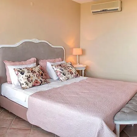 Carina Hotel 3*