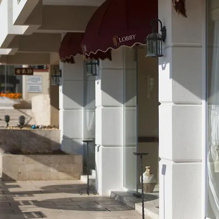 Отель Carina 3*