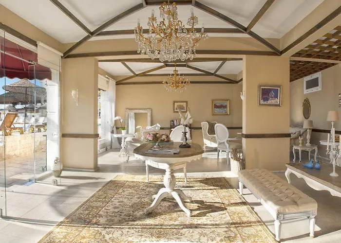 Отель Carina 3*