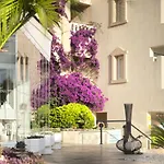Carina Hotel 3*