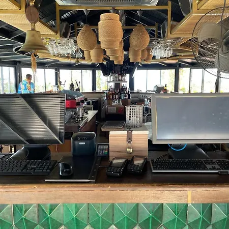 Ξενοδοχείο Carina