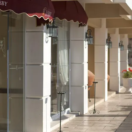 Carina 3* Κουσάντασι