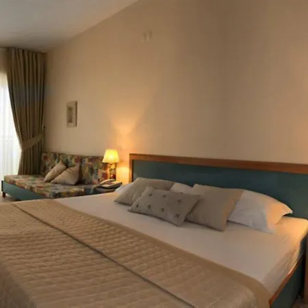 Ξενοδοχείο Carina