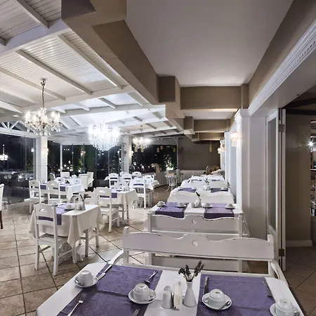 ホテル Carina クシャダス