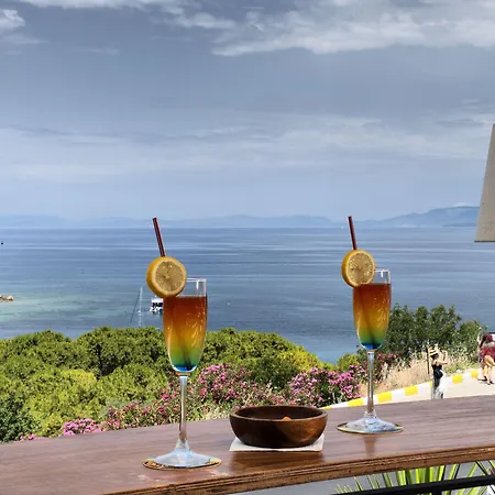 Carina ホテル クシャダス