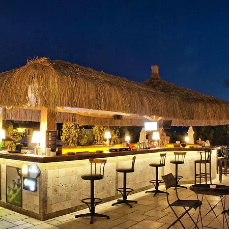 Carina Hotel 3*