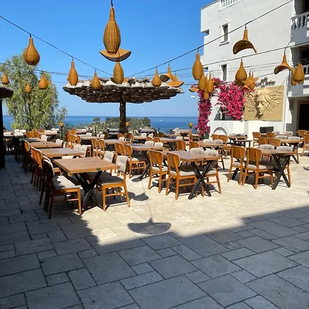 Carina Hotel