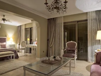 Carina Hotel 3*
